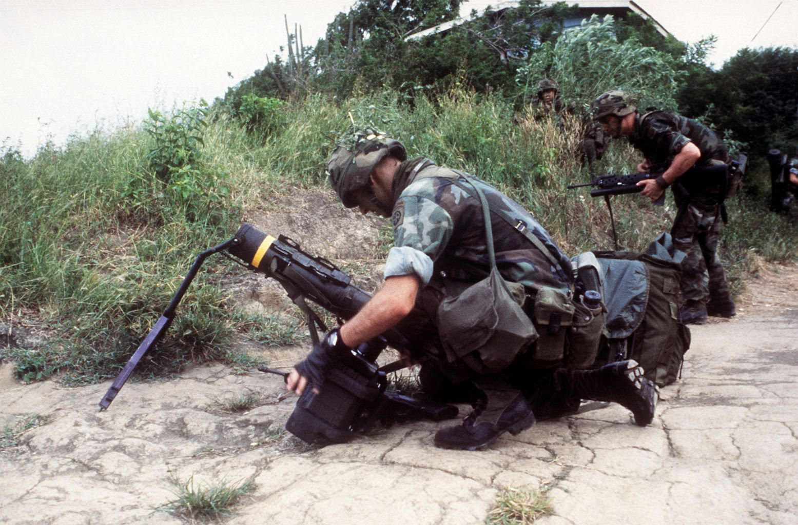 airborne heavy weapons in grenada.jpg