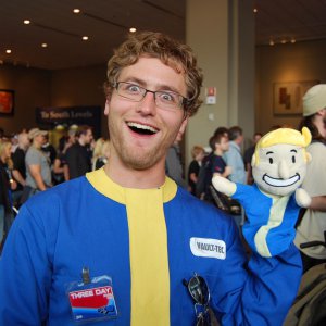 PAX Vault Boy puppet with Cosplayer