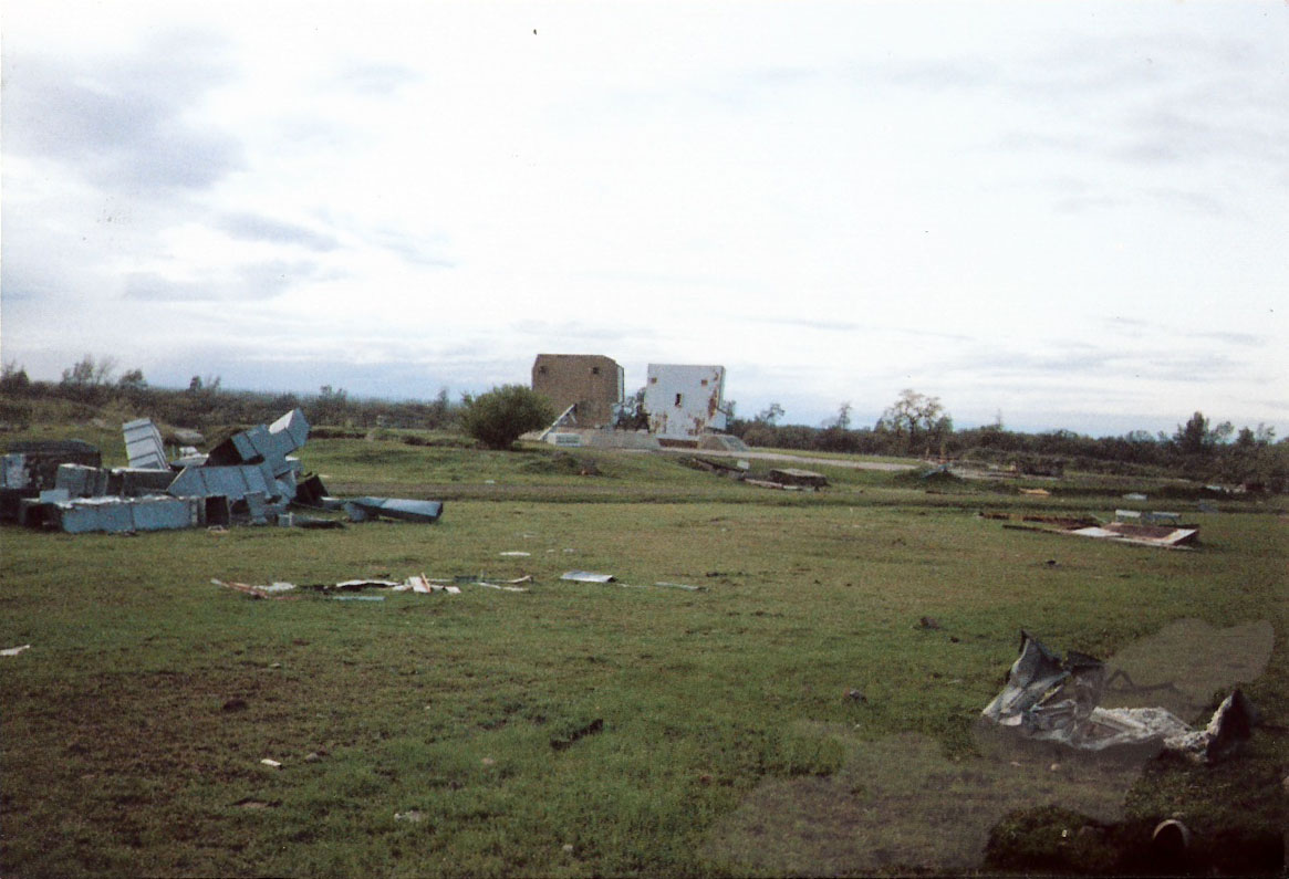 851SMS-4C_02 Exterior Doors and Debris.jpg