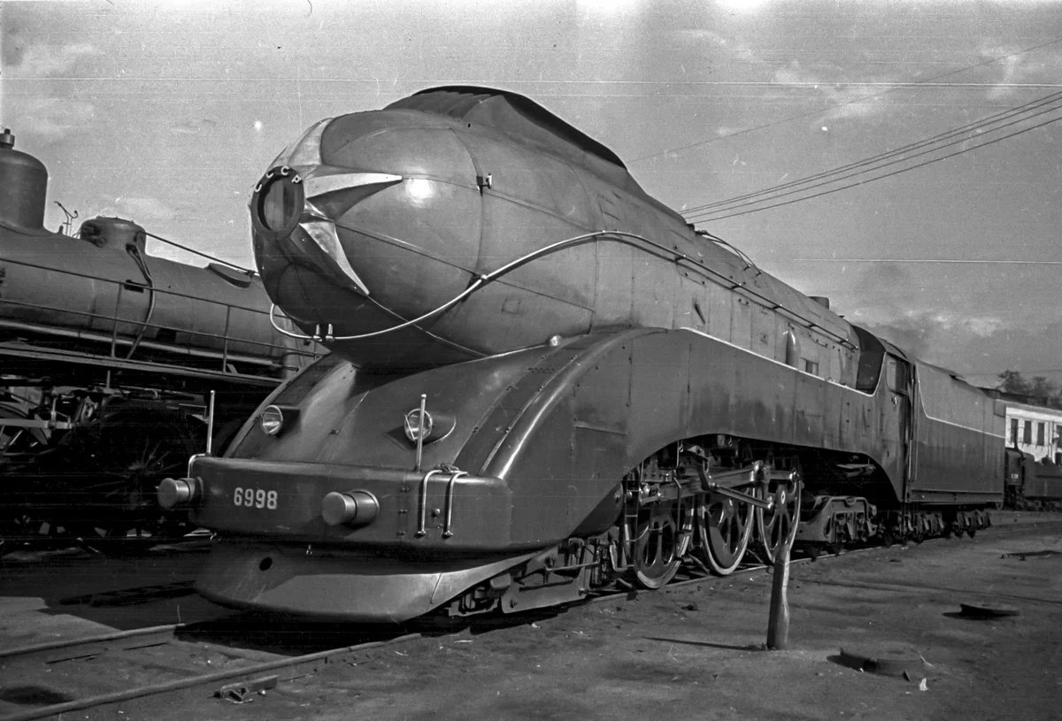 Steam Locomotive type 2-3-2 photo