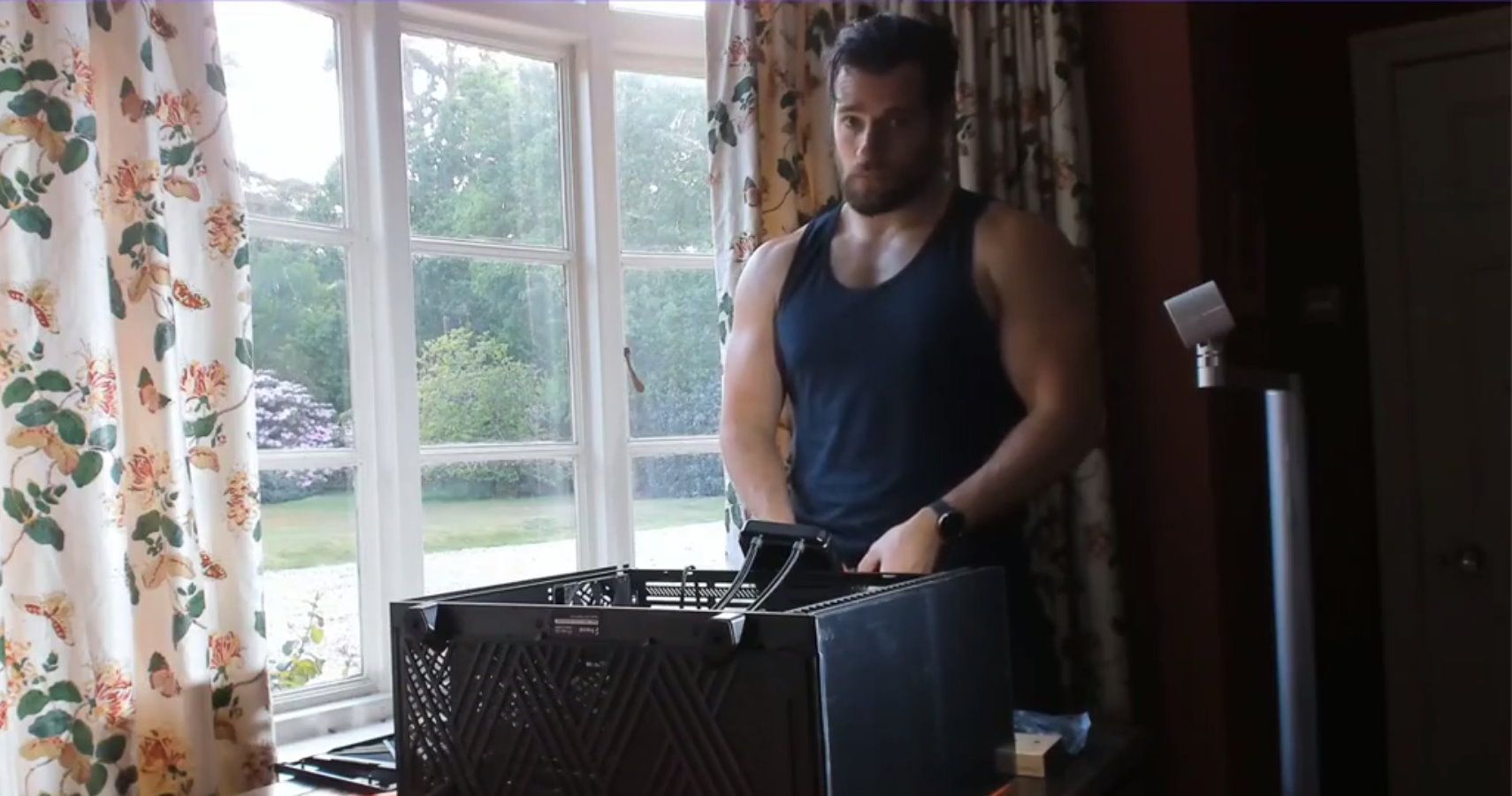 Cavill-PC-via-Instagram.jpg
