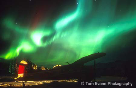 plane_northern_lights_evans.jpg