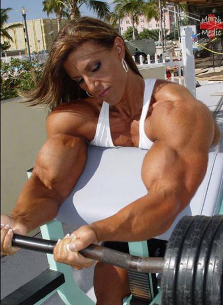 these_female_bodybuilders_will_easily_kick_your_ass_640_01.jpg