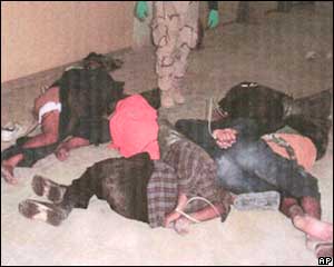 _40120899_iraq_pow_abuse116_ap.jpg