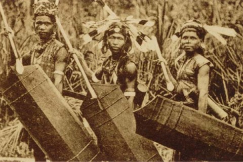 Dayak-Headhunters.jpg