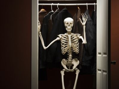 skeleton_in_closet_74214583.jpg